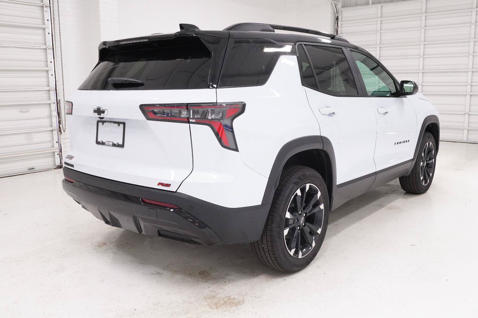 New 2027 Chevrolet Equinox RS w/ LPO, Floor Liner Package FWD image 29
