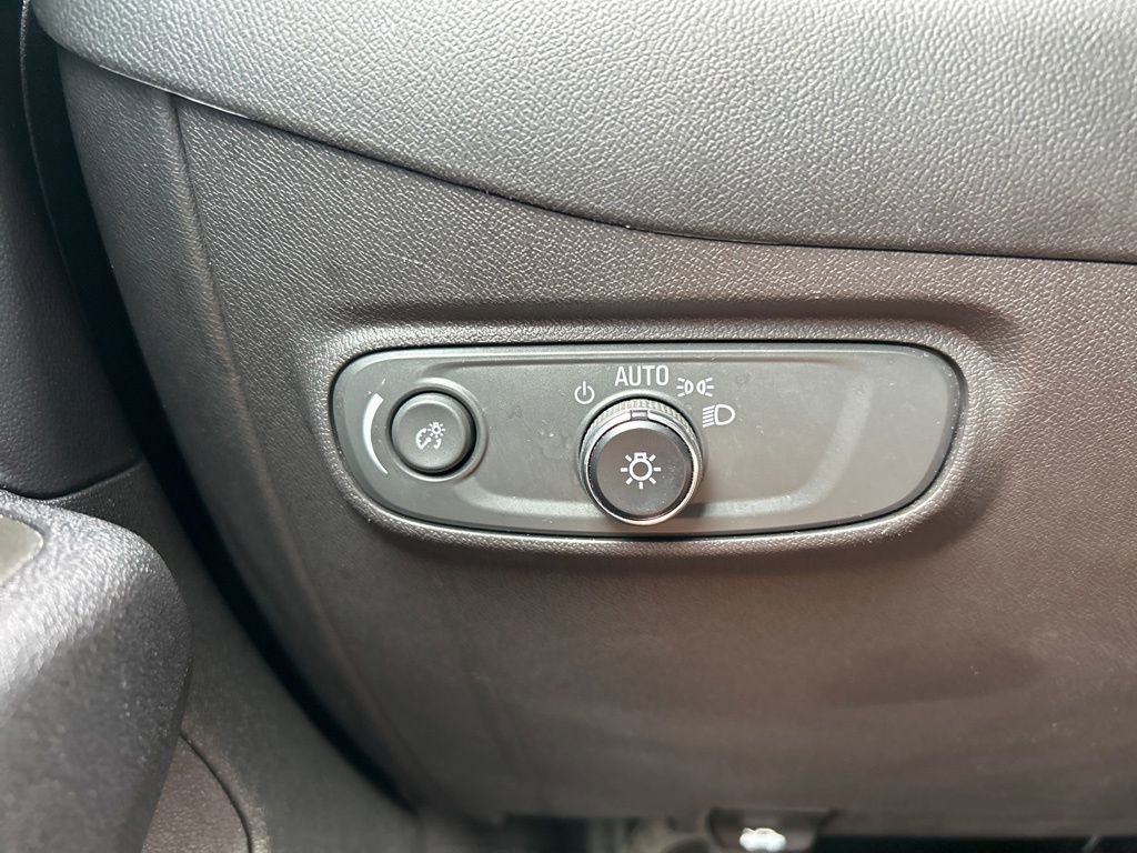 Used 2023 Chevrolet Equinox LT image 23