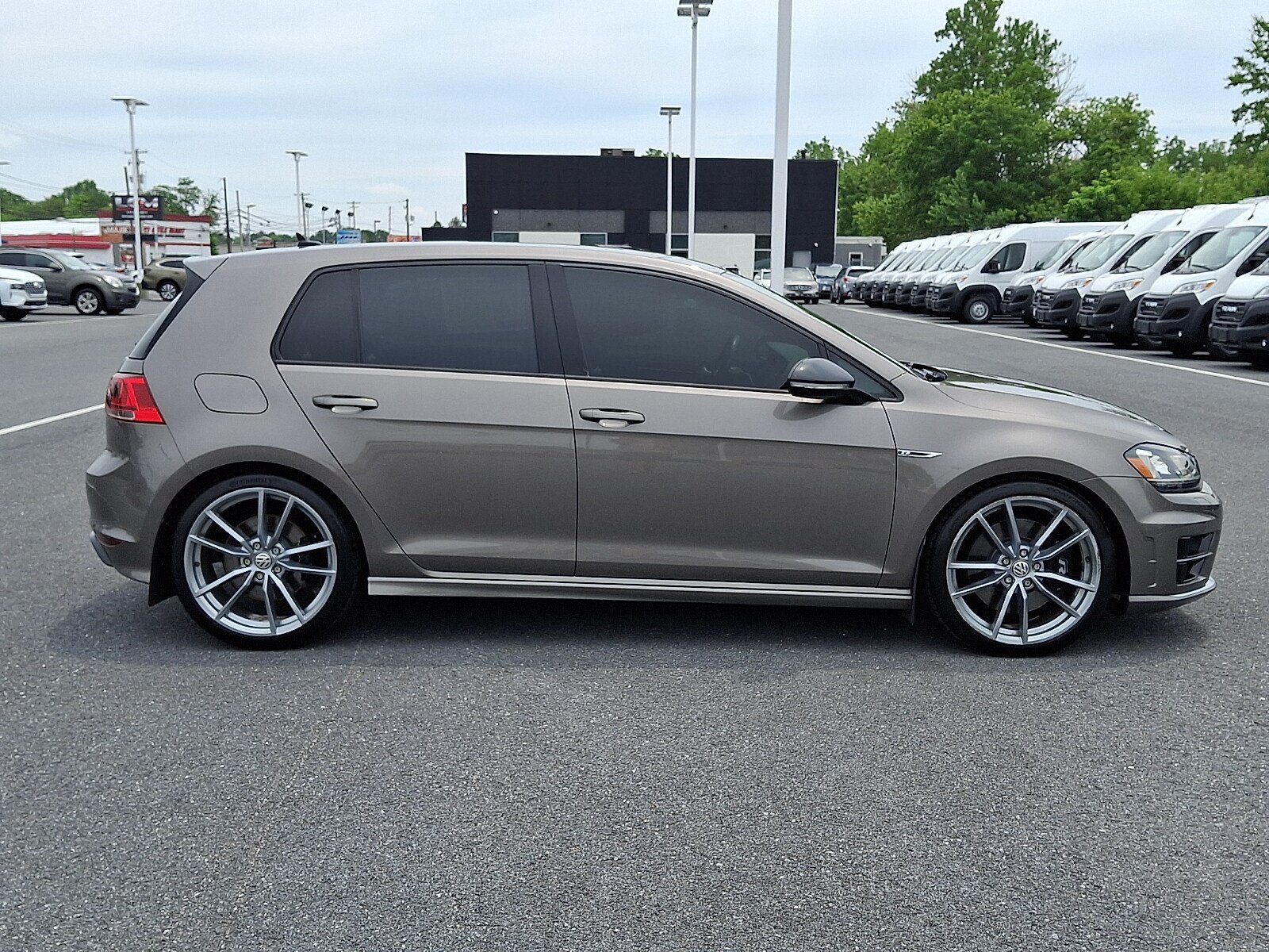 Used 2017 Volkswagen Golf R 4-Door AWD/4WD video 4