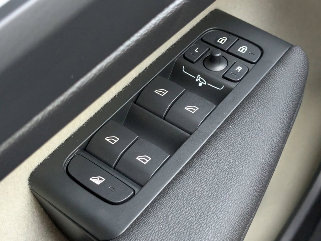 New 2026 Volvo XC40 B4 Plus w/ Climate Package FWD image 26