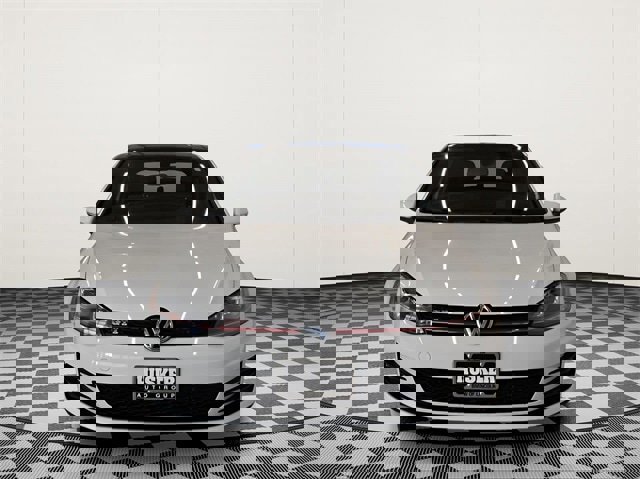 Used 2015 Volkswagen Golf 4-Door image 3