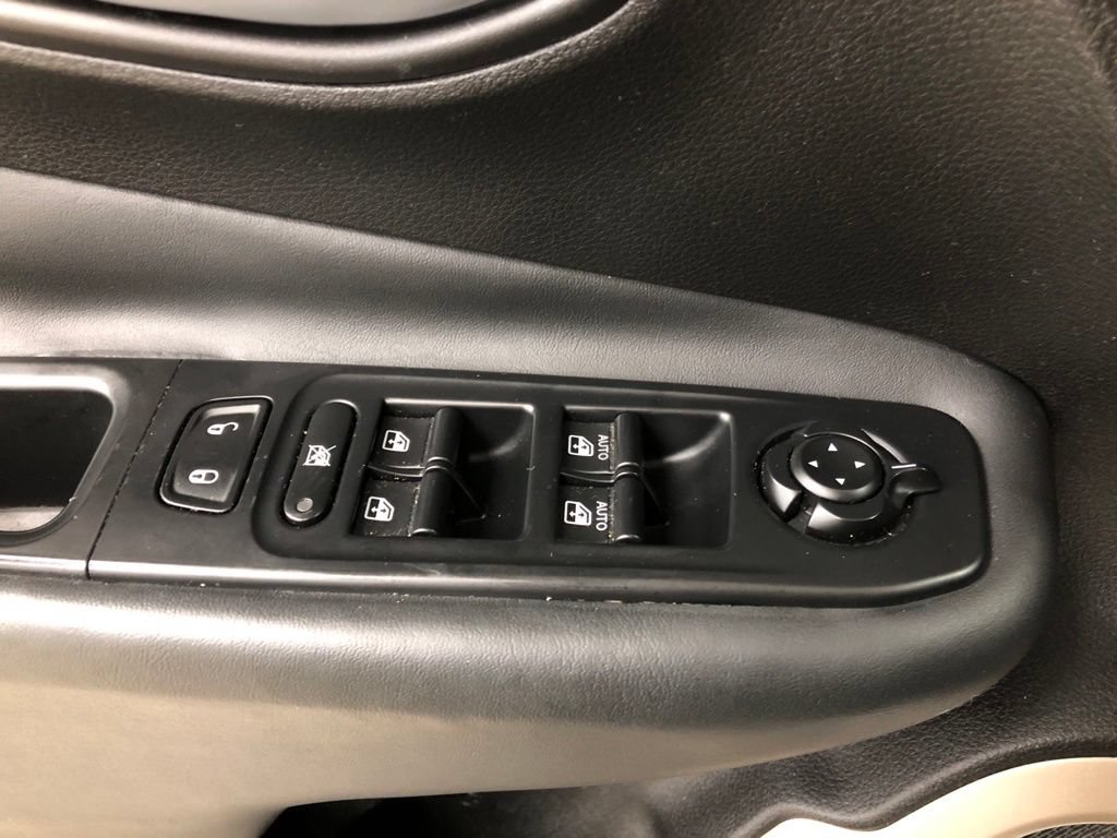 Used 2015 Jeep Renegade Limited AWD/4WD image 21