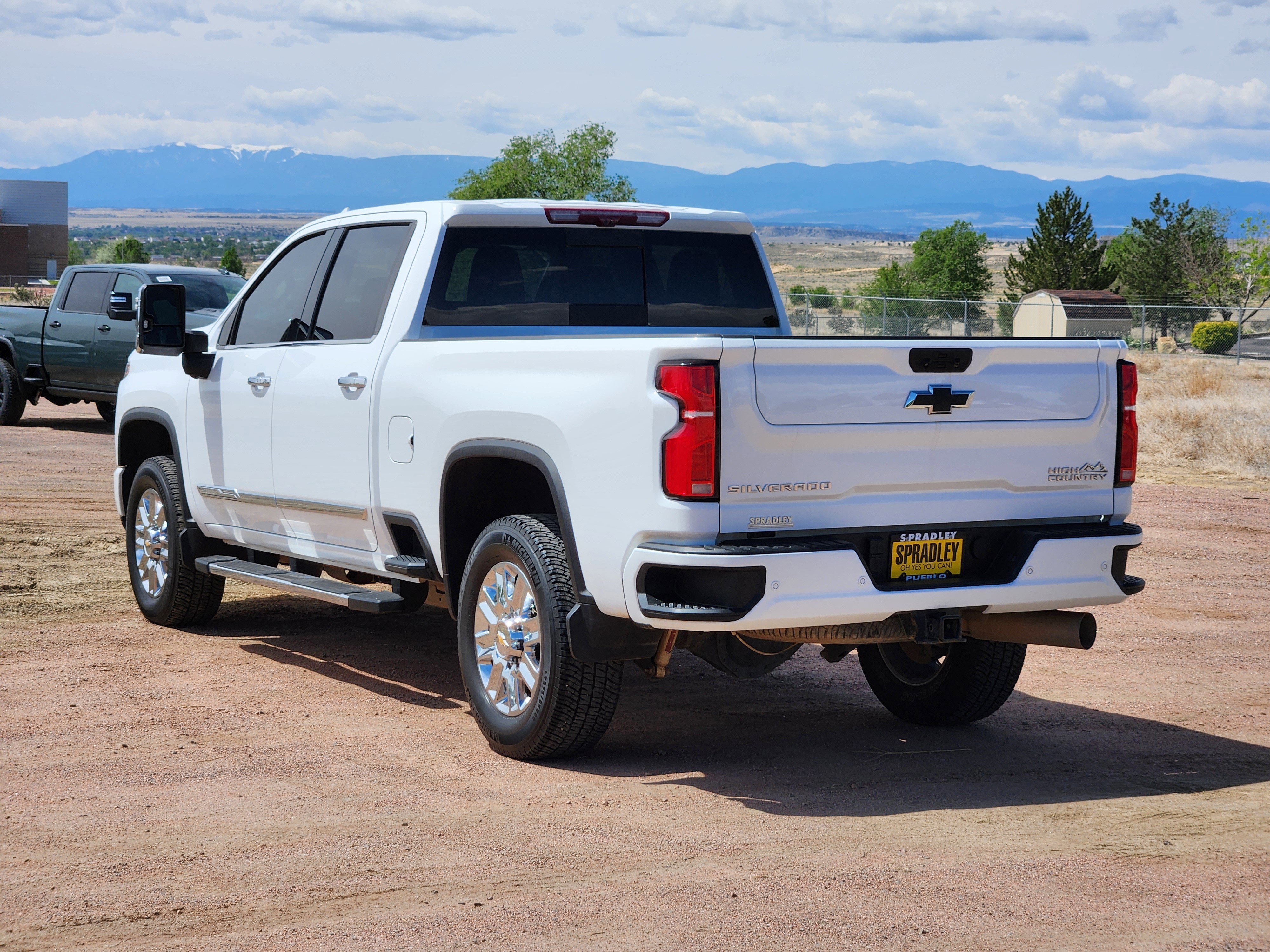 Used 2024 Chevrolet Silverado 3500 High Country w/ High Country Premium Package AWD/4WD image 3