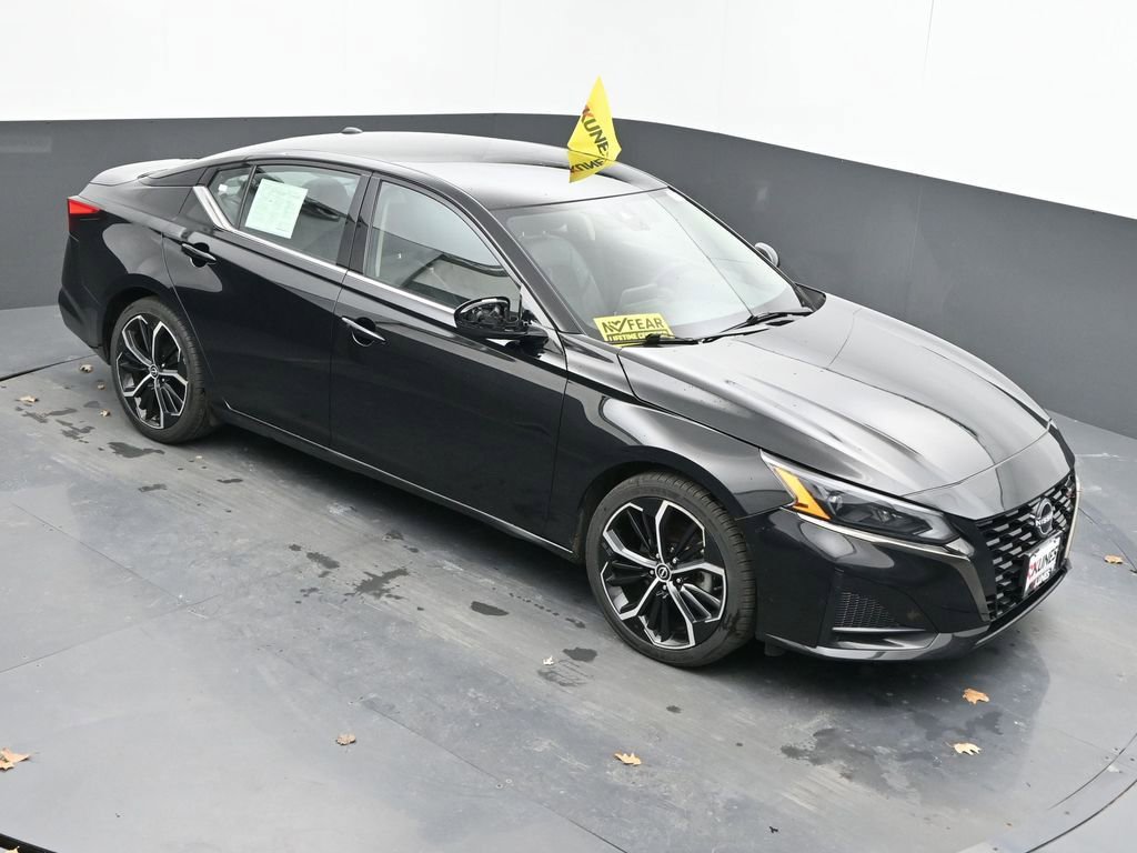 Used 2024 Nissan Altima 2.5 SR FWD image 36
