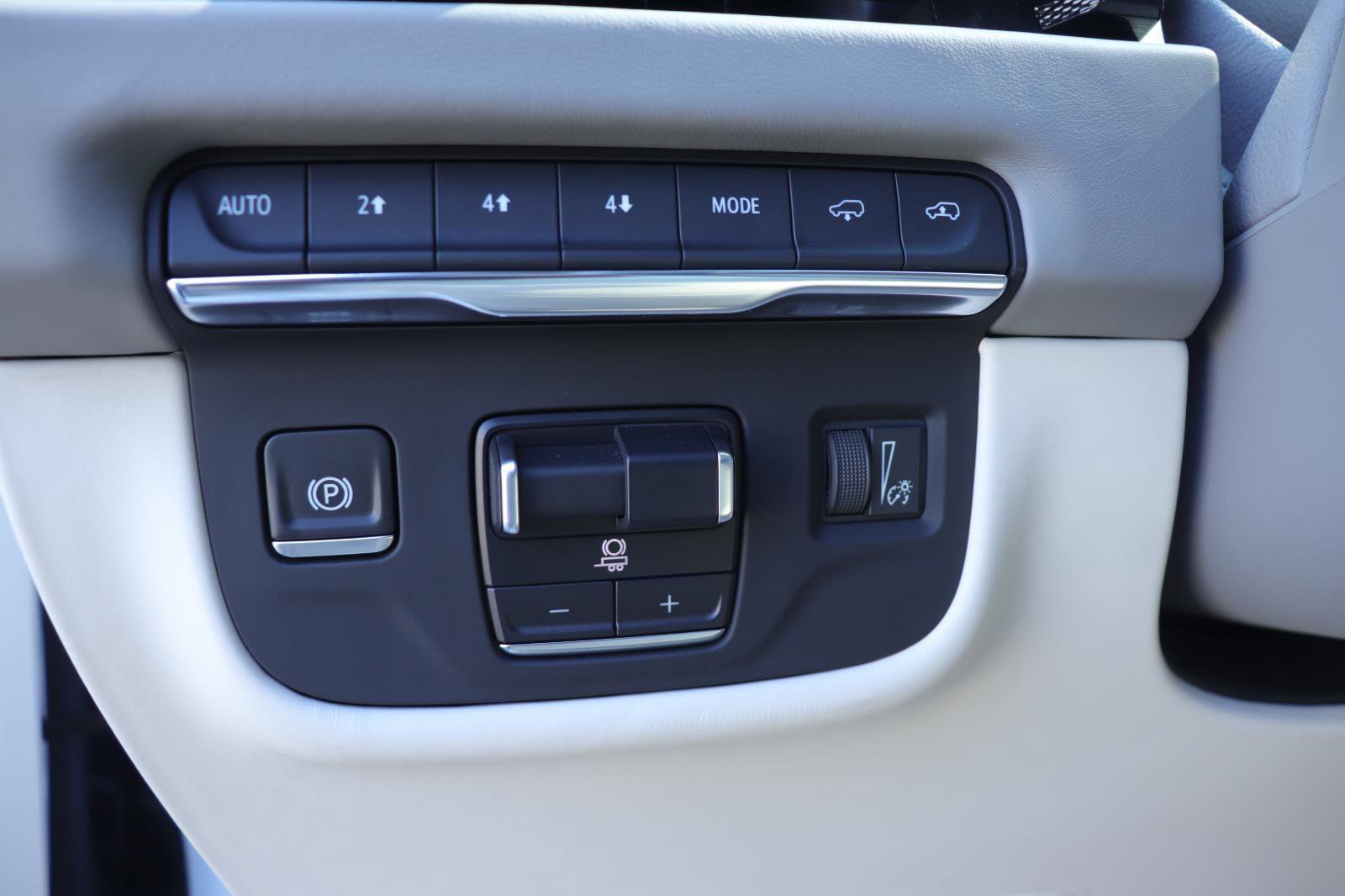 Used 2025 Cadillac Escalade Sport Platinum w/ LPO, Floor Liner Package AWD/4WD image 29