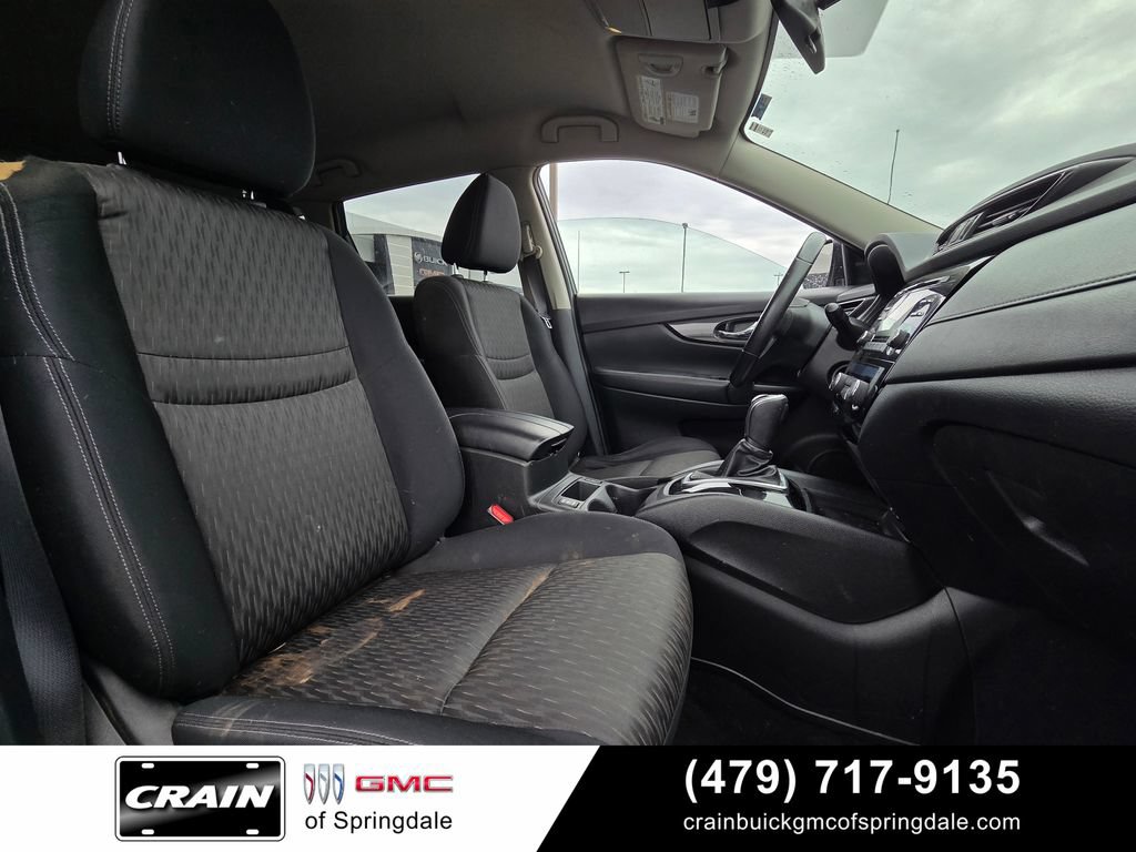 Used 2017 Nissan Rogue SV AWD/4WD image 27