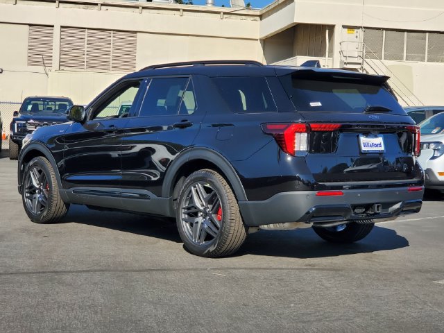 Used 2026 Ford Explorer ST-Line w/ ST-Line Street Pack RWD image 2