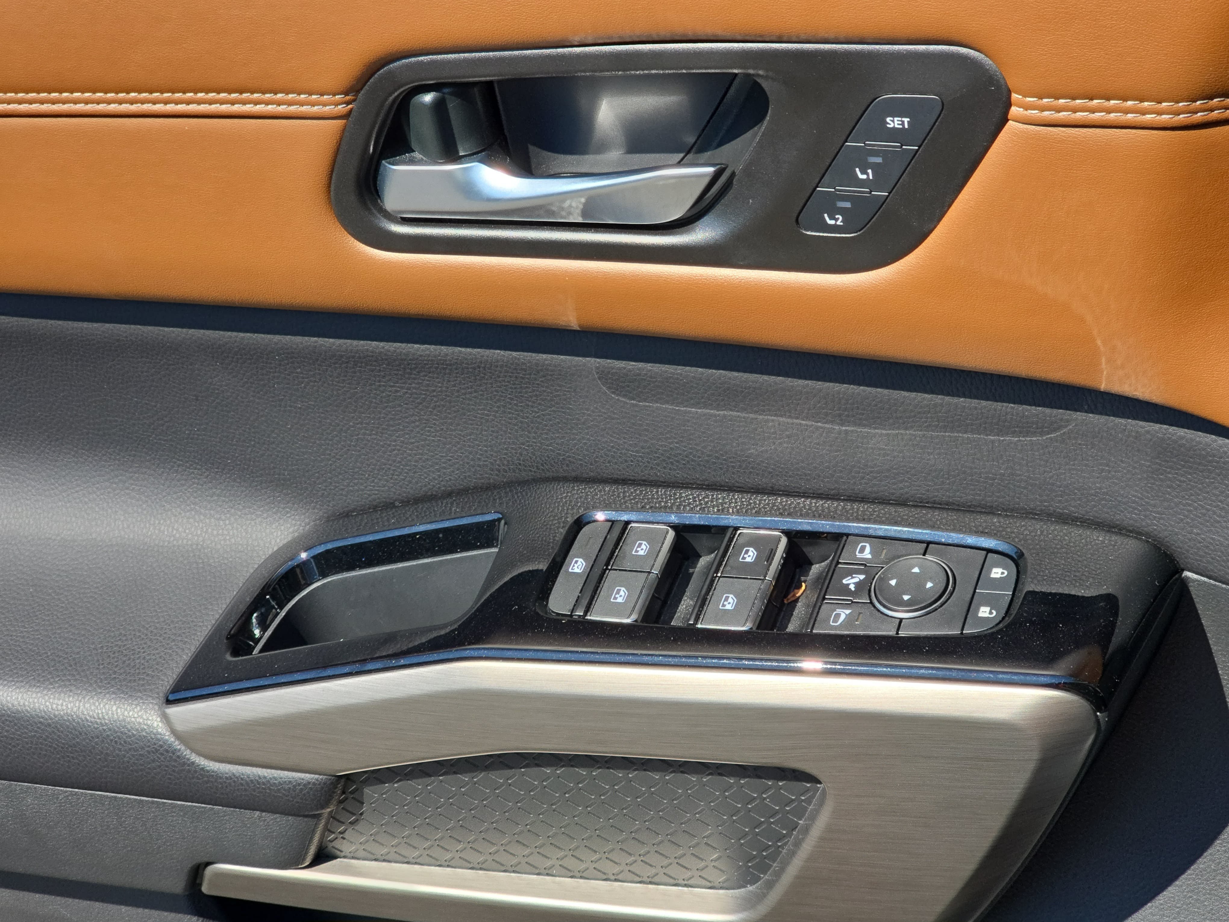 Certified 2023 Nissan Pathfinder Platinum AWD/4WD image 29