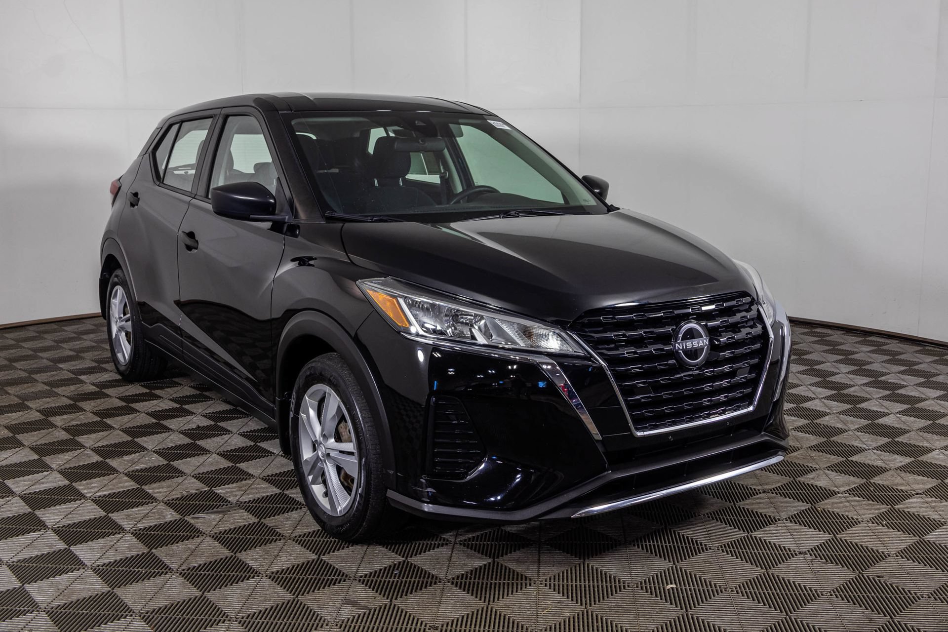 Used 2022 Nissan Kicks S FWD image 10