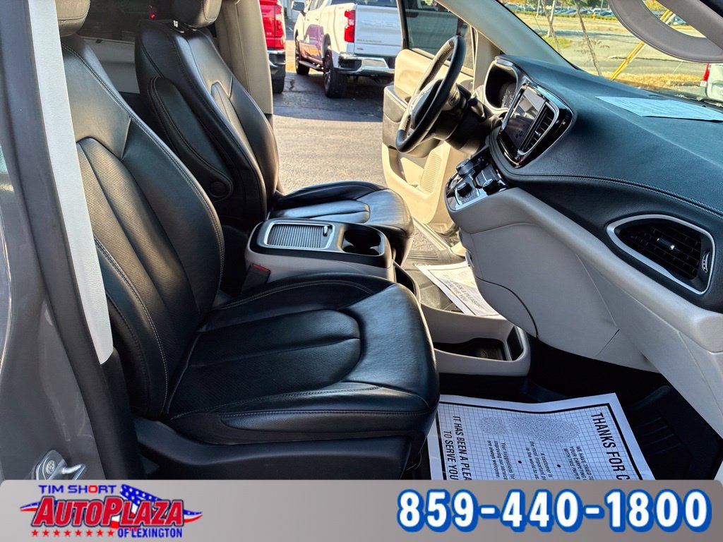 Used 2022 Chrysler Pacifica Touring-L FWD image 21