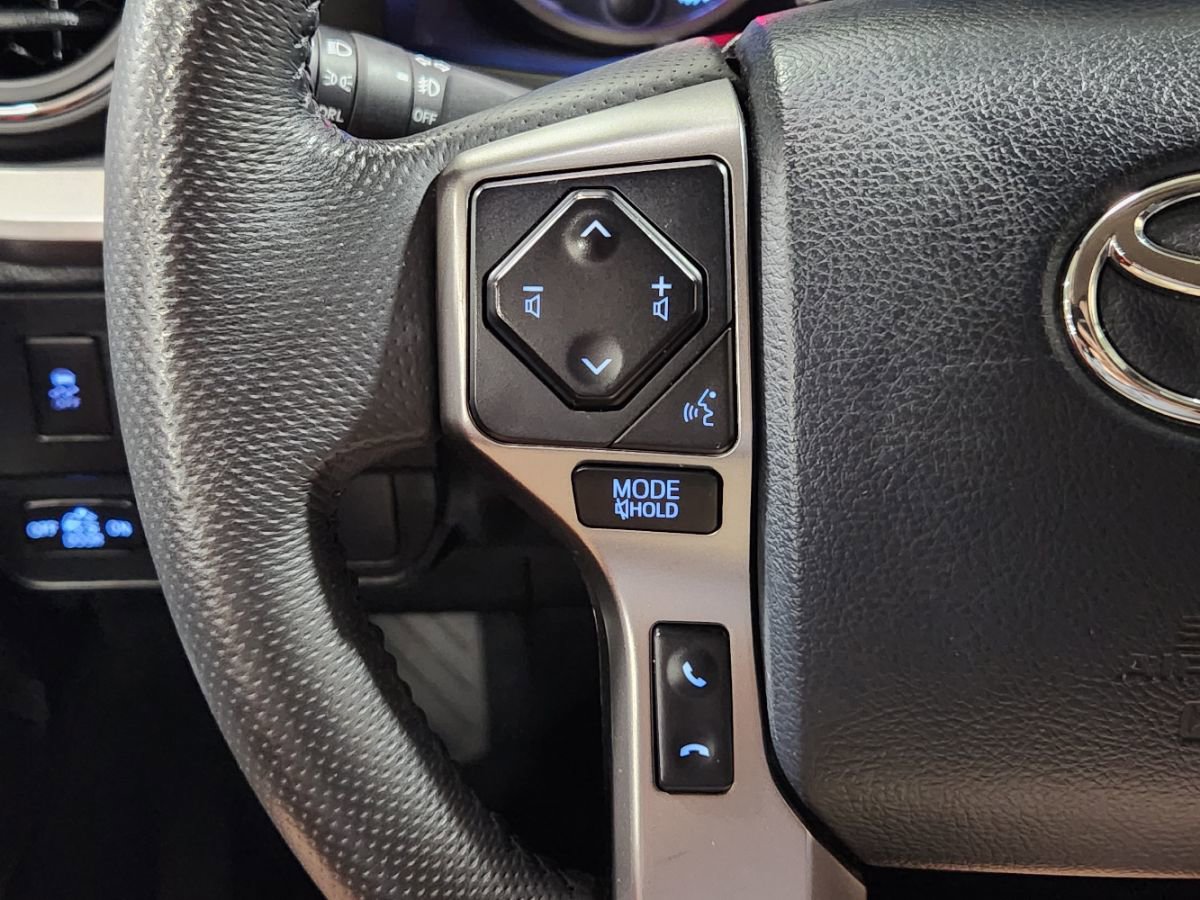 Used 2020 Toyota Tacoma SR5 RWD image 47