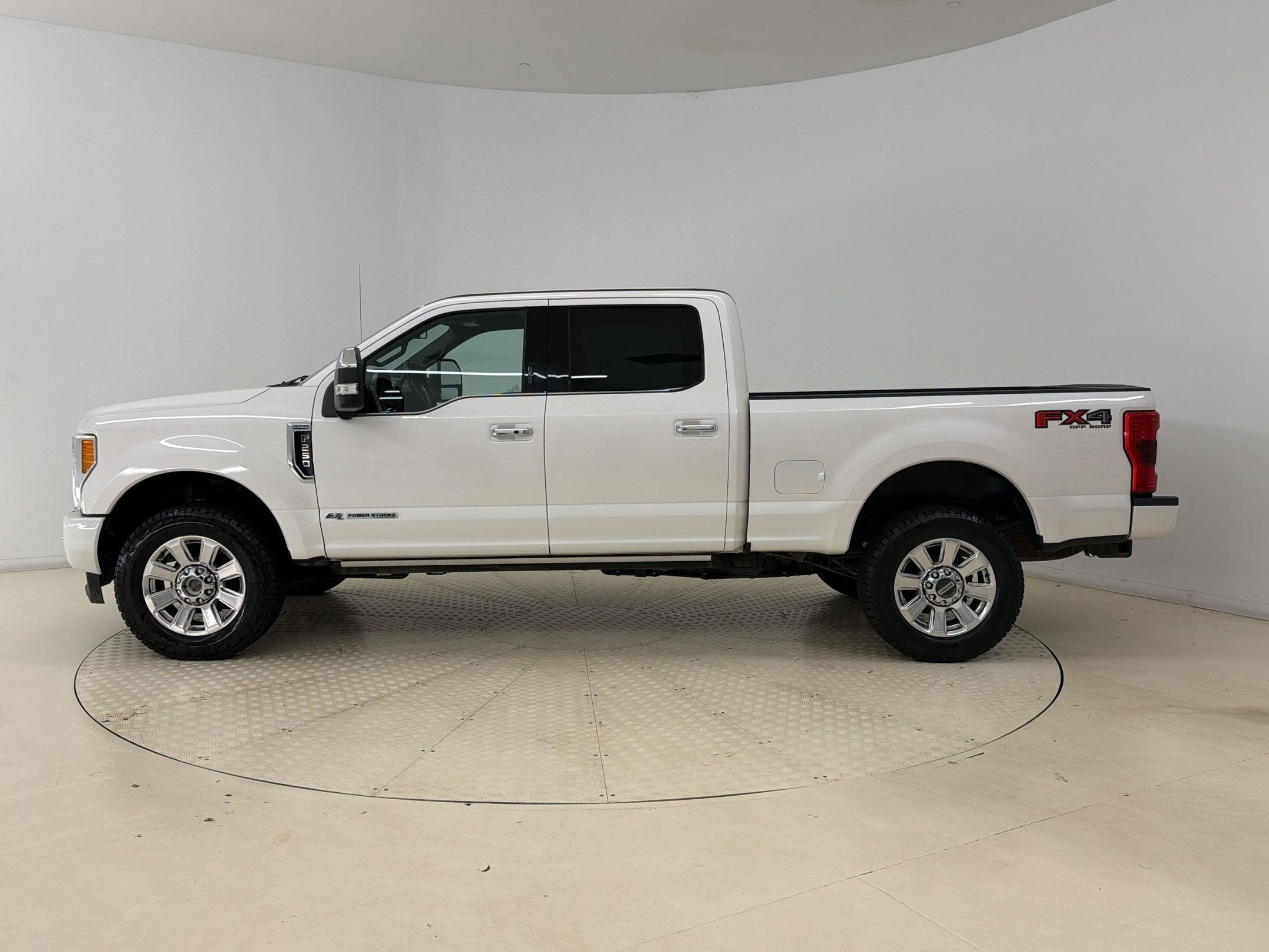 Used 2019 Ford F250 Platinum w/ Platinum Ultimate Package AWD/4WD image 2