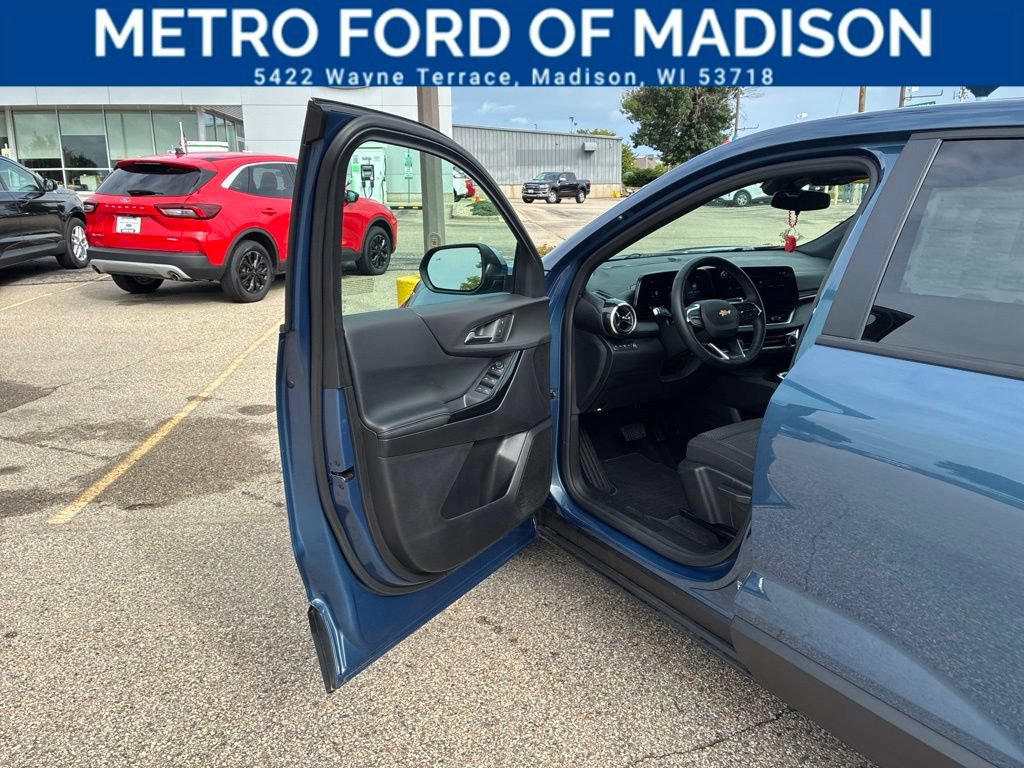 Used 2025 Chevrolet Equinox LT AWD/4WD image 9