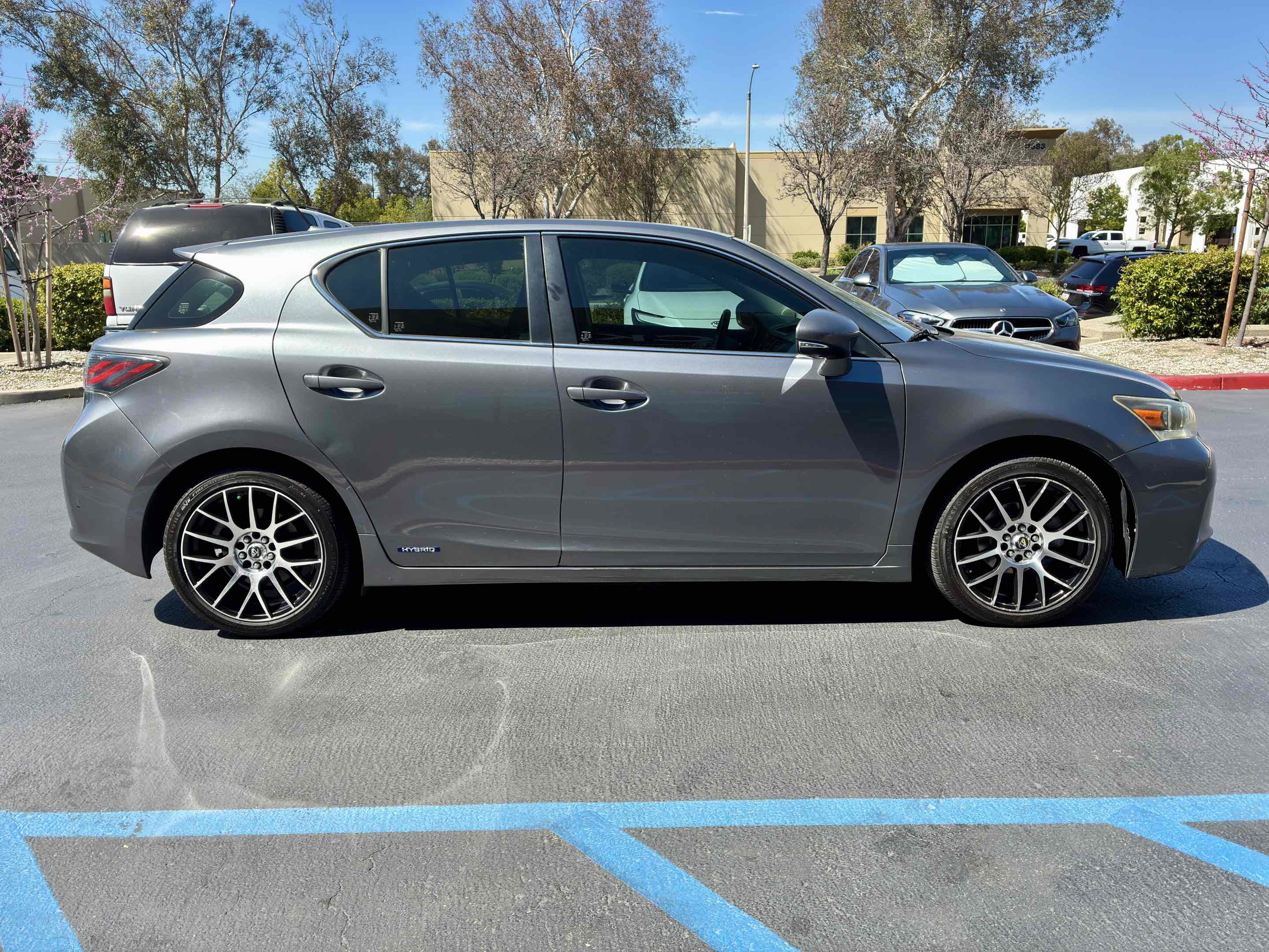 Used 2013 Lexus CT 200h w/ Premium Pkg w/Navigation FWD image 7