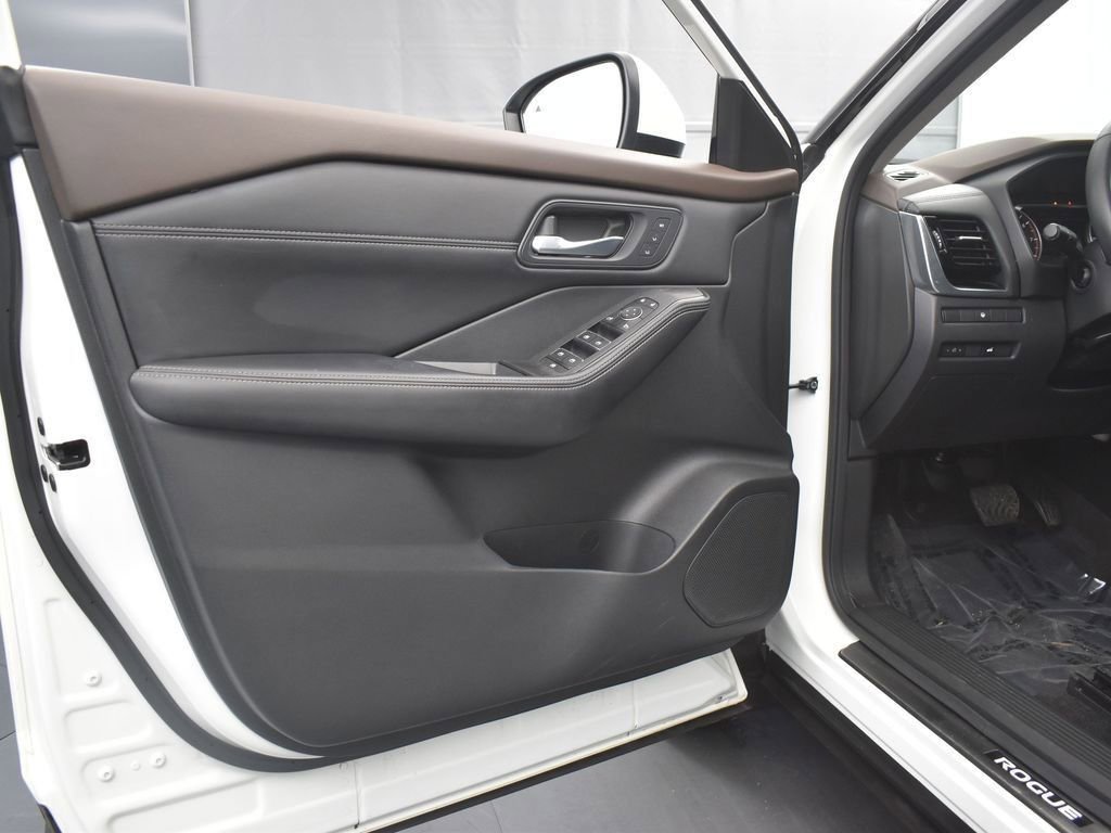 Used 2023 Nissan Rogue SL w/ SL Premium Package image 28