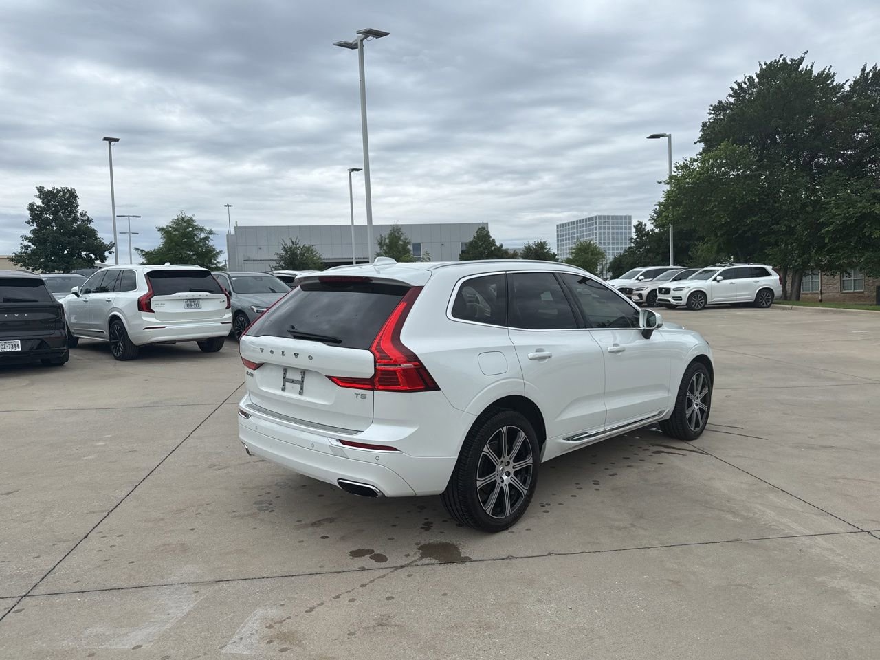 Certified 2021 Volvo XC60 T5 Inscription w/ Advanced Package FWD image 4
