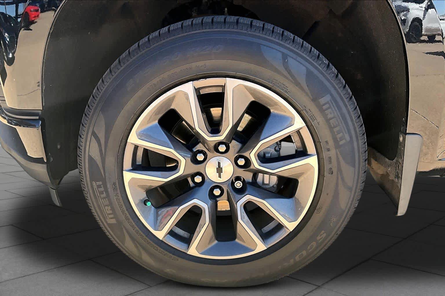 Used 2022 Chevrolet Silverado 1500 RST AWD/4WD image 3