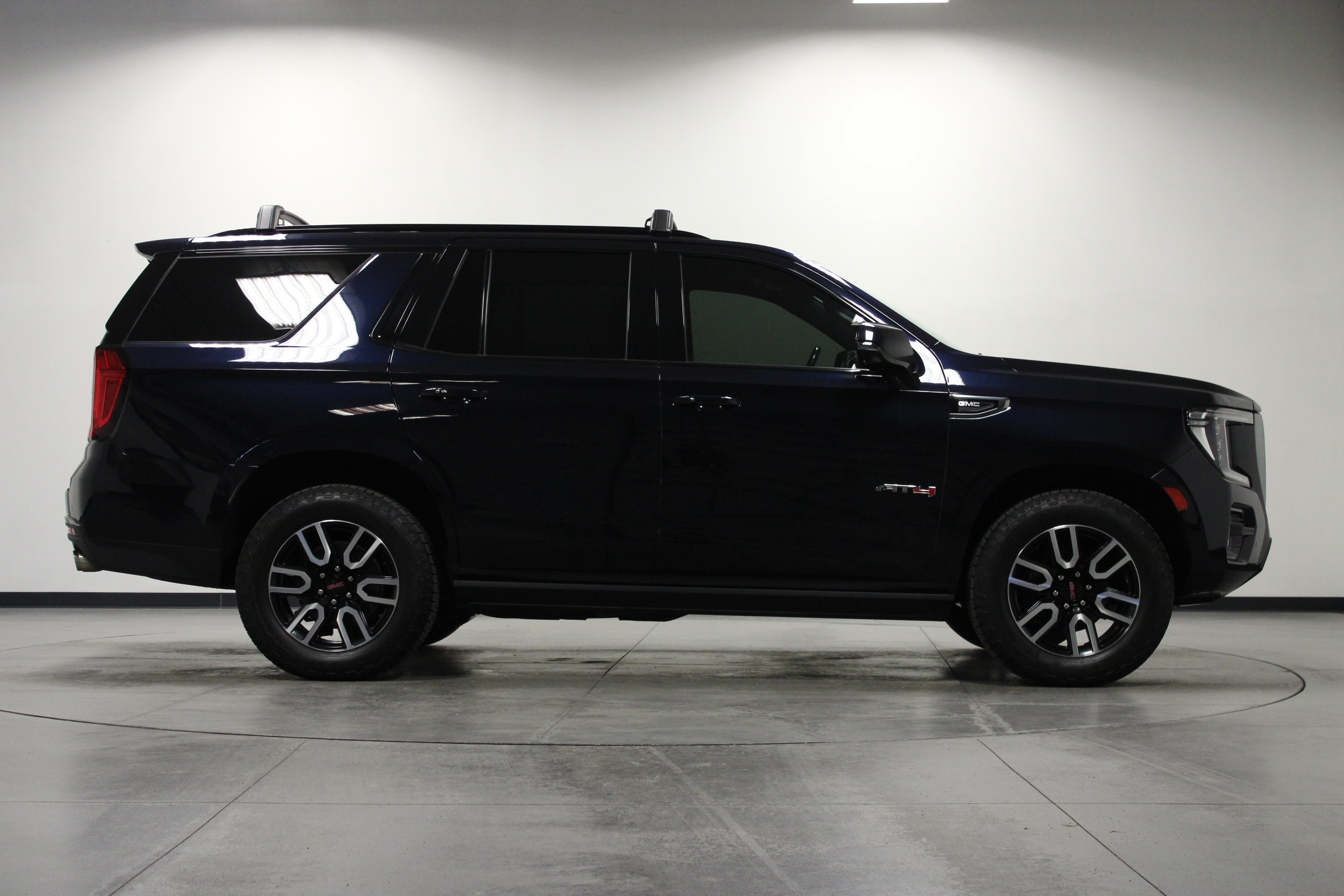 Used 2022 GMC Yukon AT4 w/ AT4 Premium Package AWD/4WD image 3