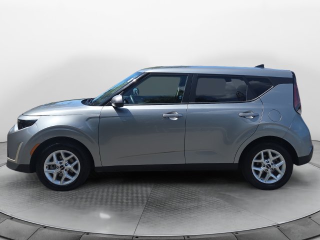 Used 2025 Kia Soul LX w/ LX Technology Package FWD image 2