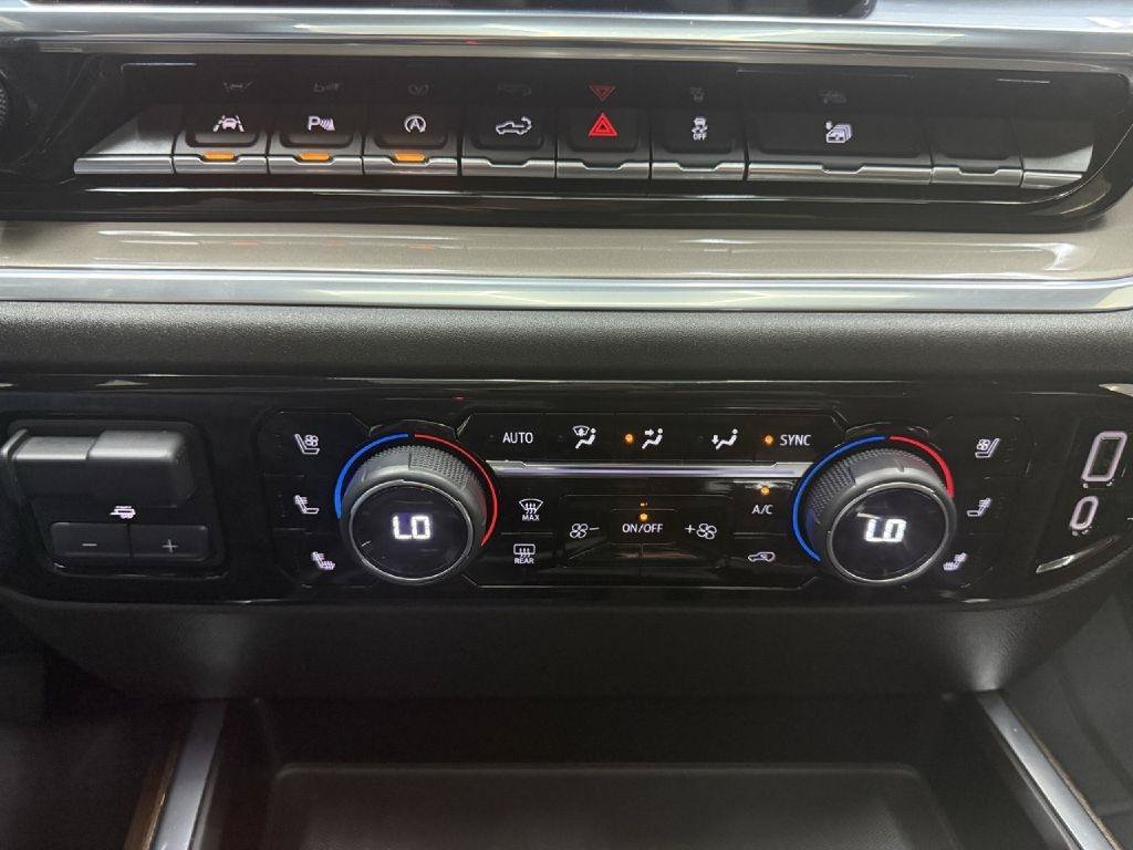 Used 2022 Chevrolet Silverado 1500 High Country w/ High Country Premium Package AWD/4WD image 19