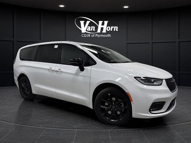 New 2026 Chrysler Pacifica Limited w/ Uconnect Theater Family Group image 42