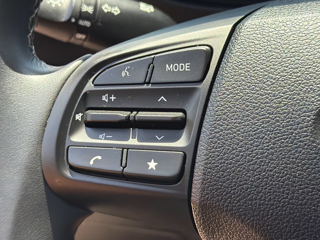Used 2026 Hyundai Venue SEL FWD image 31