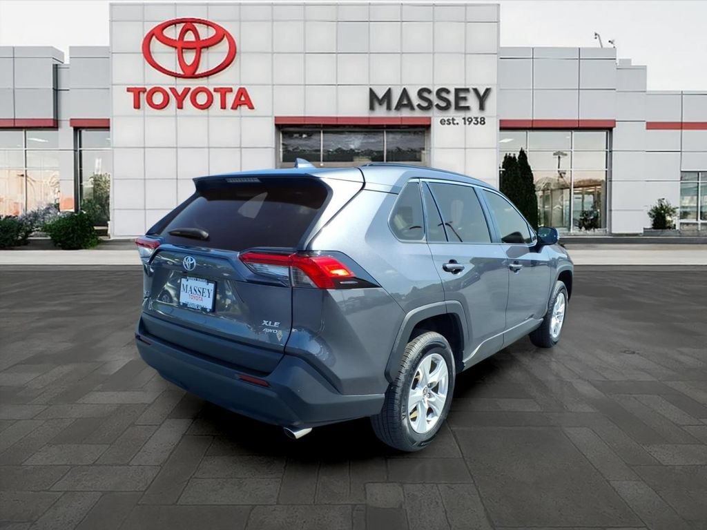 Used 2021 Toyota RAV4 XLE AWD/4WD image 3