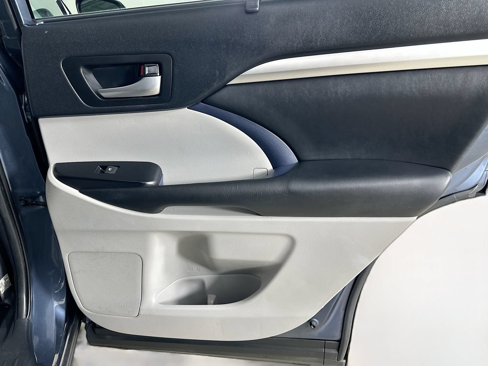 Used 2019 Toyota Highlander XLE AWD/4WD image 40