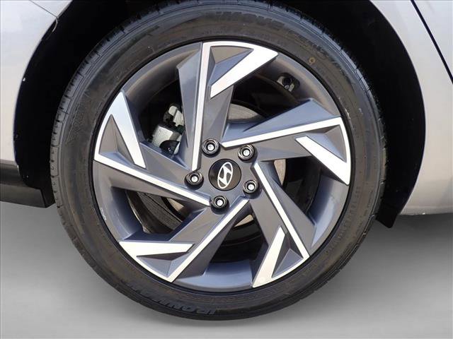Used 2025 Hyundai Elantra Limited image 7
