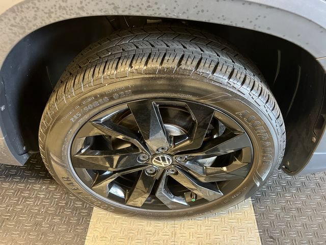 Certified 2023 Volkswagen Taos SE FWD image 9