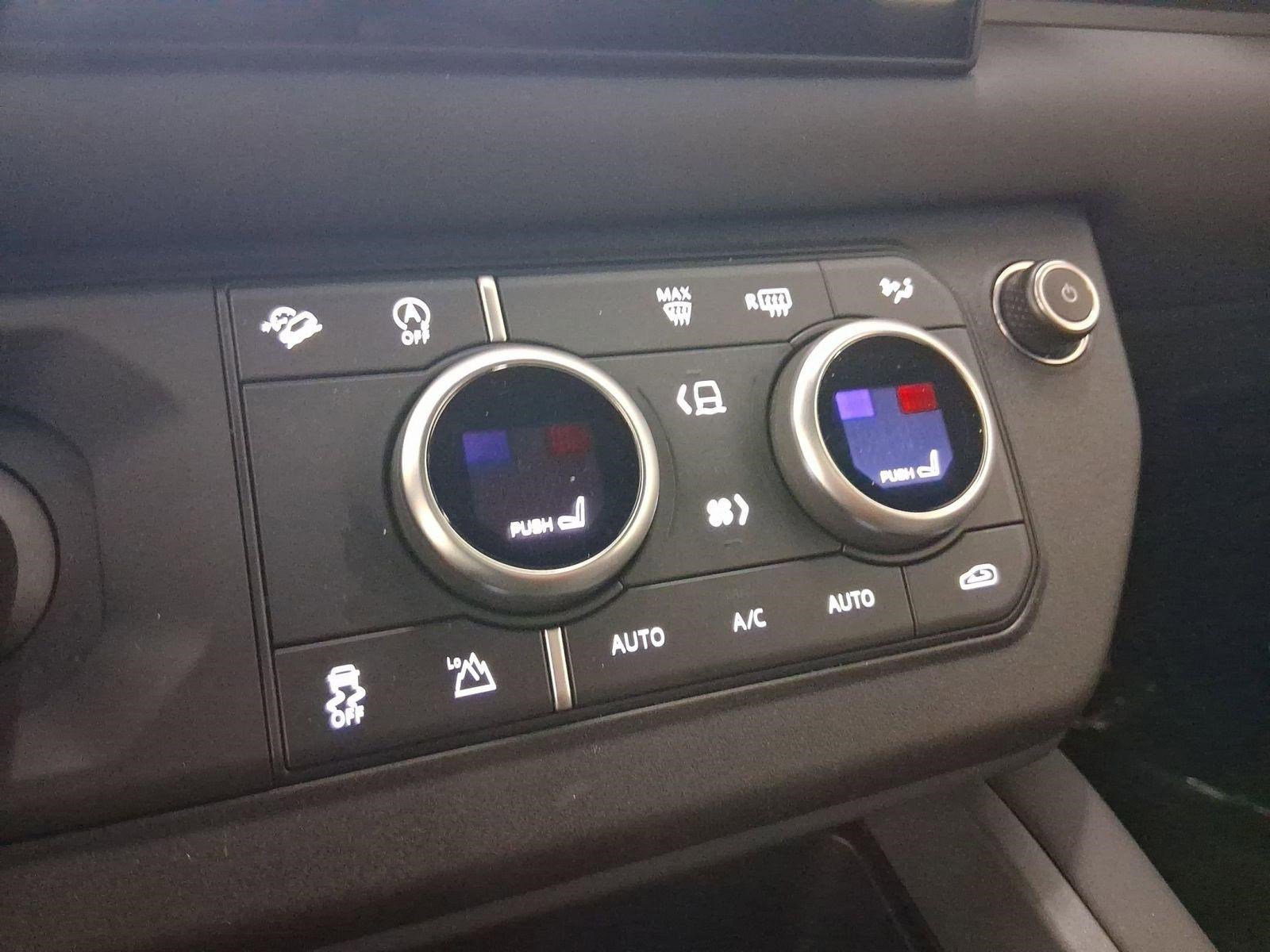 Used 2025 Land Rover Defender 90 S image 15