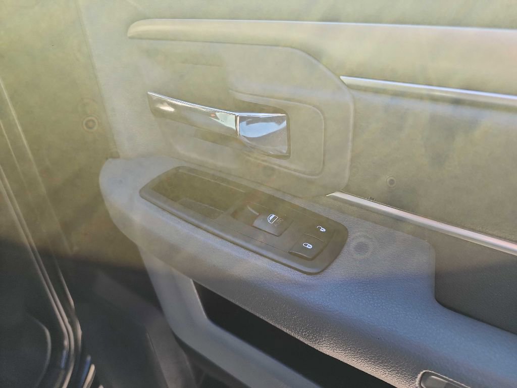 Used 2018 RAM 2500 SLT w/ Luxury Group image 38