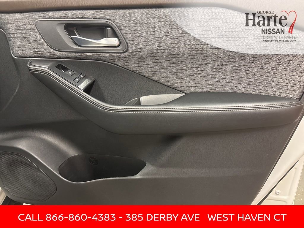 Certified 2023 Nissan Rogue SV image 36