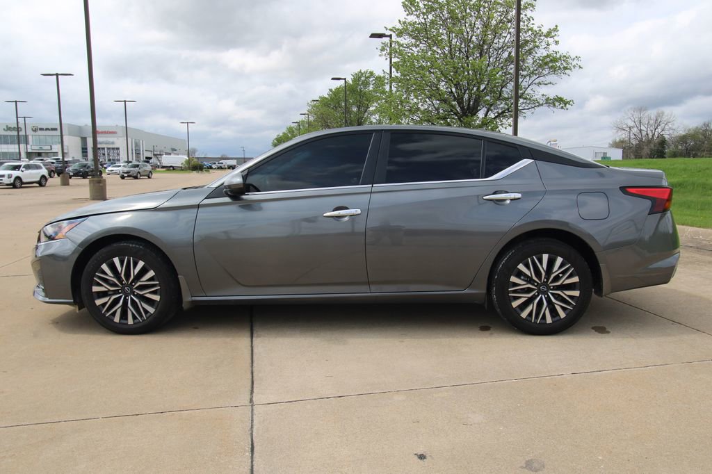 Used 2024 Nissan Altima 2.5 SV w/ SV Premium Package AWD/4WD image 17