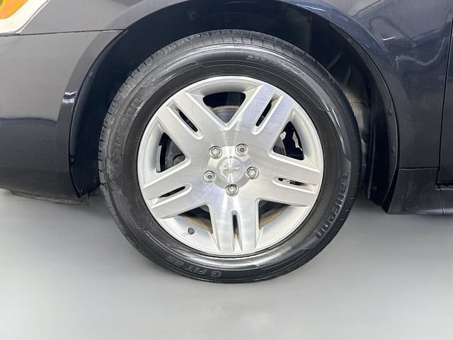 Used 2015 Chevrolet Impala LT w/ LT Sunroof Package FWD image 29