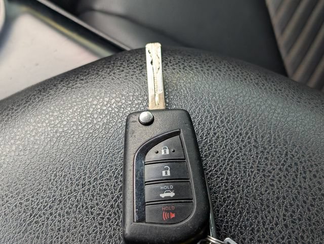 Used 2018 Toyota Camry SE FWD image 26