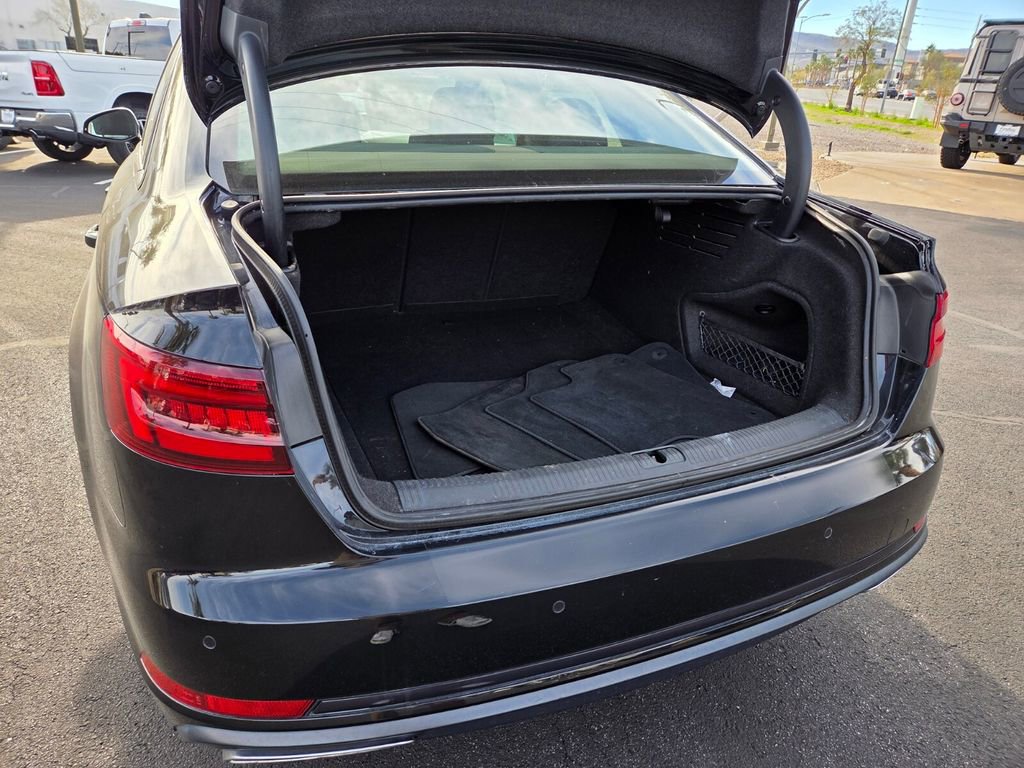Used 2019 Audi A4 2.0T Premium image 14