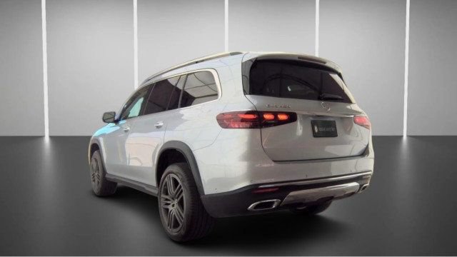 Used 2024 Mercedes-Benz GLS 450 4MATIC image 3