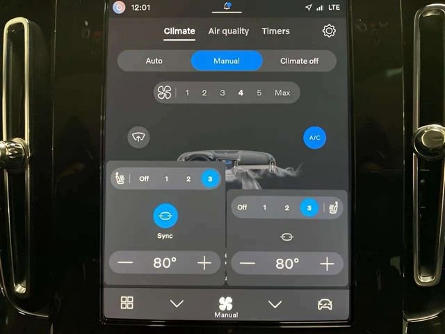 Used 2025 Volvo XC40 B5 Plus image 23