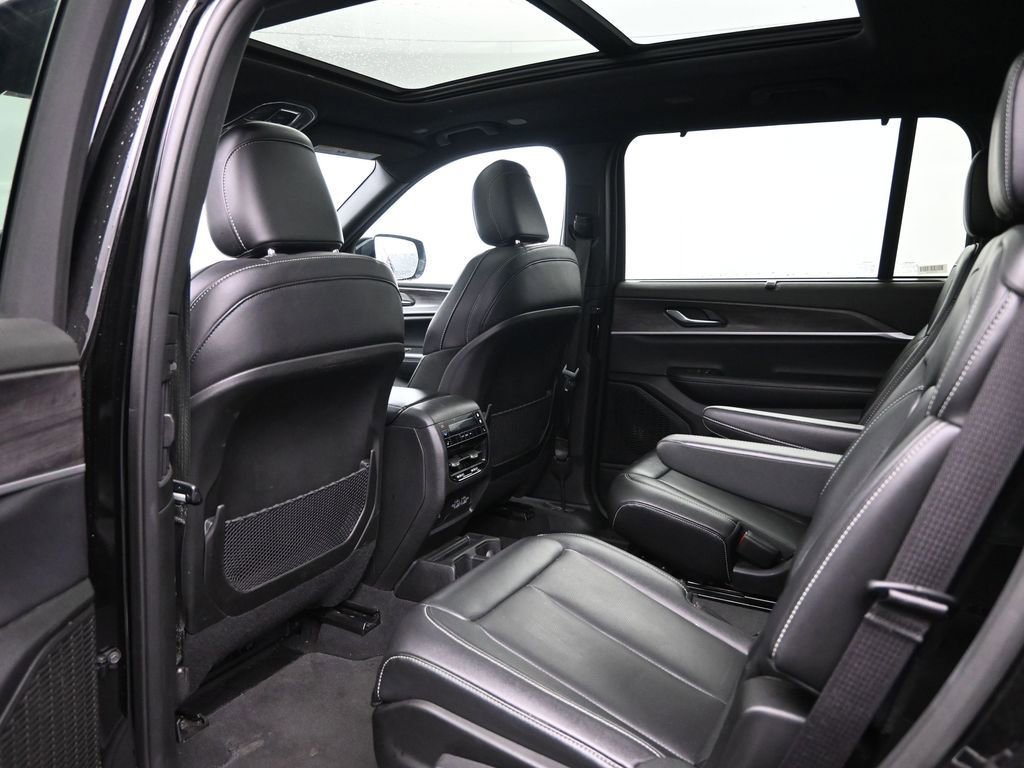 Used 2024 Jeep Grand Cherokee L Limited w/ Luxury Tech Group II image 31