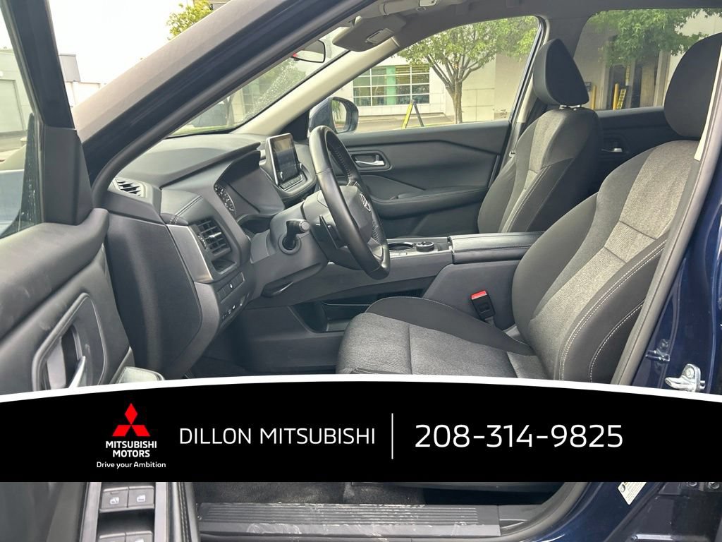 Used 2025 Nissan Rogue SV AWD/4WD image 7
