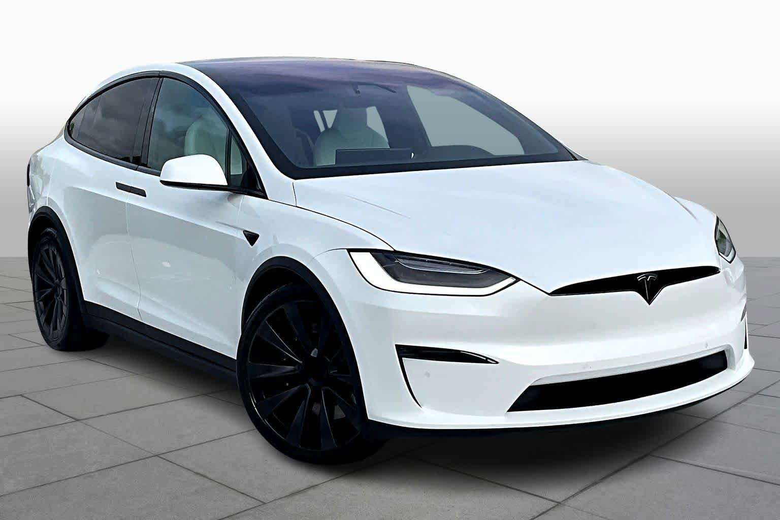 Used 2022 Tesla Model X Plaid image 2