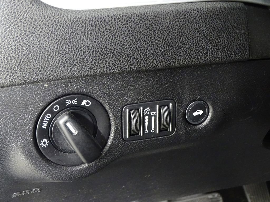 Used 2020 Dodge Charger SXT w/ Blacktop Package image 17