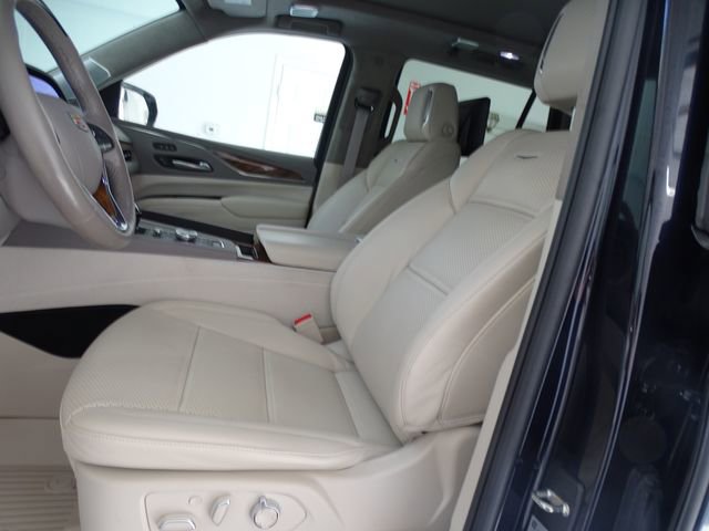Used 2024 Cadillac Escalade Sport Platinum AWD/4WD image 2