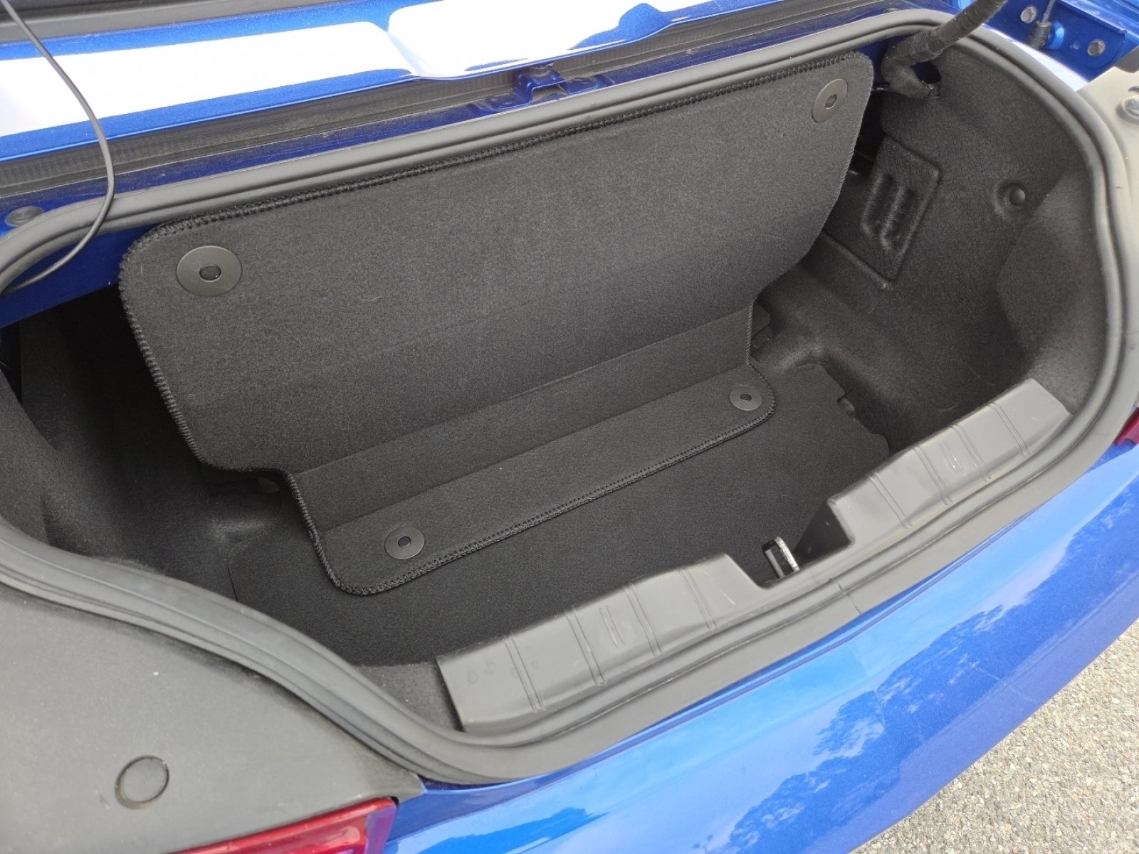 Used 2018 Chevrolet Camaro LT image 19