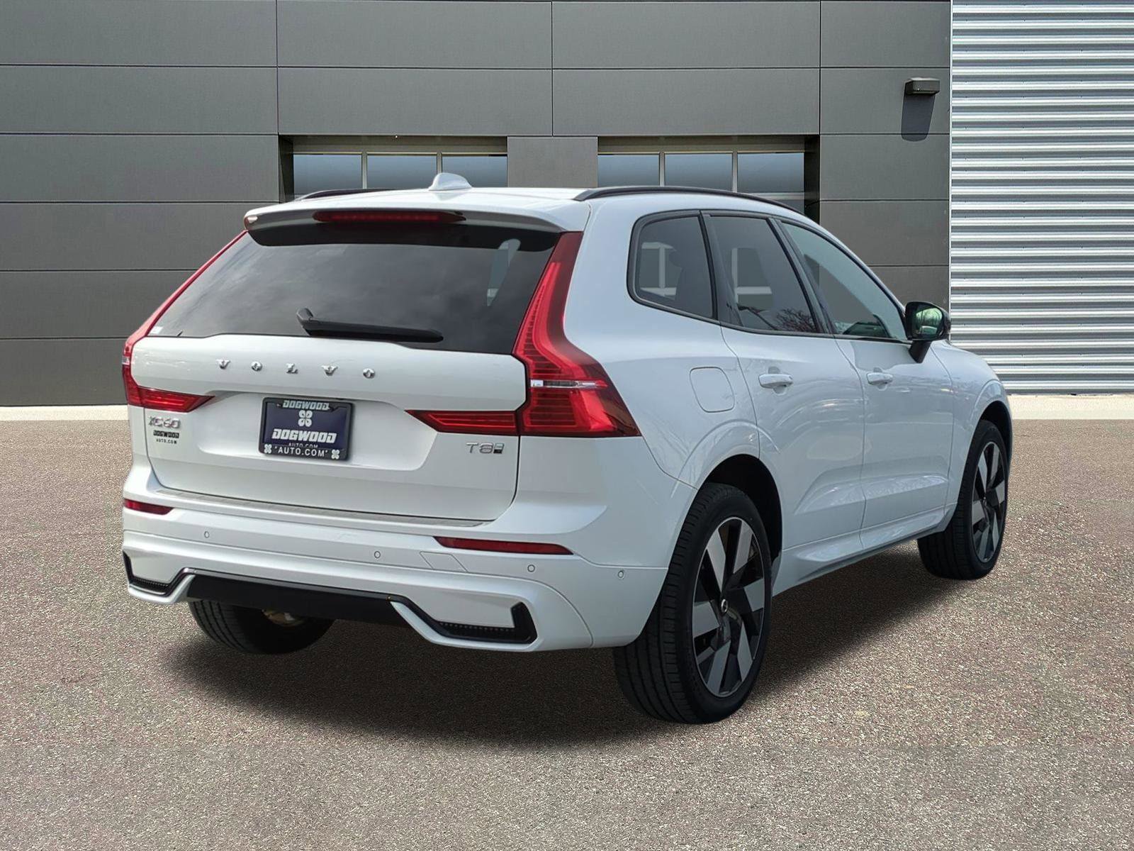 Used 2025 Volvo XC60 T8 Ultra w/ Protection Package Premier image 7