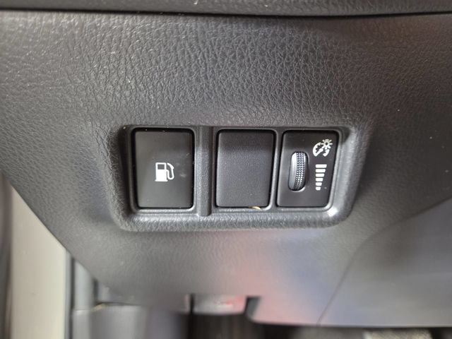 Used 2020 Toyota C-HR Limited FWD image 27