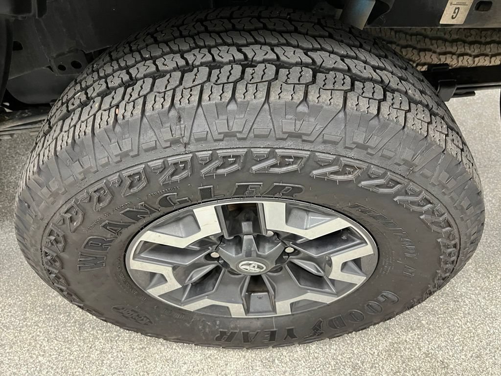 Used 2021 Toyota Tacoma TRD Off-Road w/ Technology Package AWD/4WD image 16