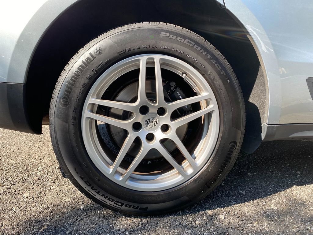 Used 2019 Porsche Macan AWD/4WD image 31