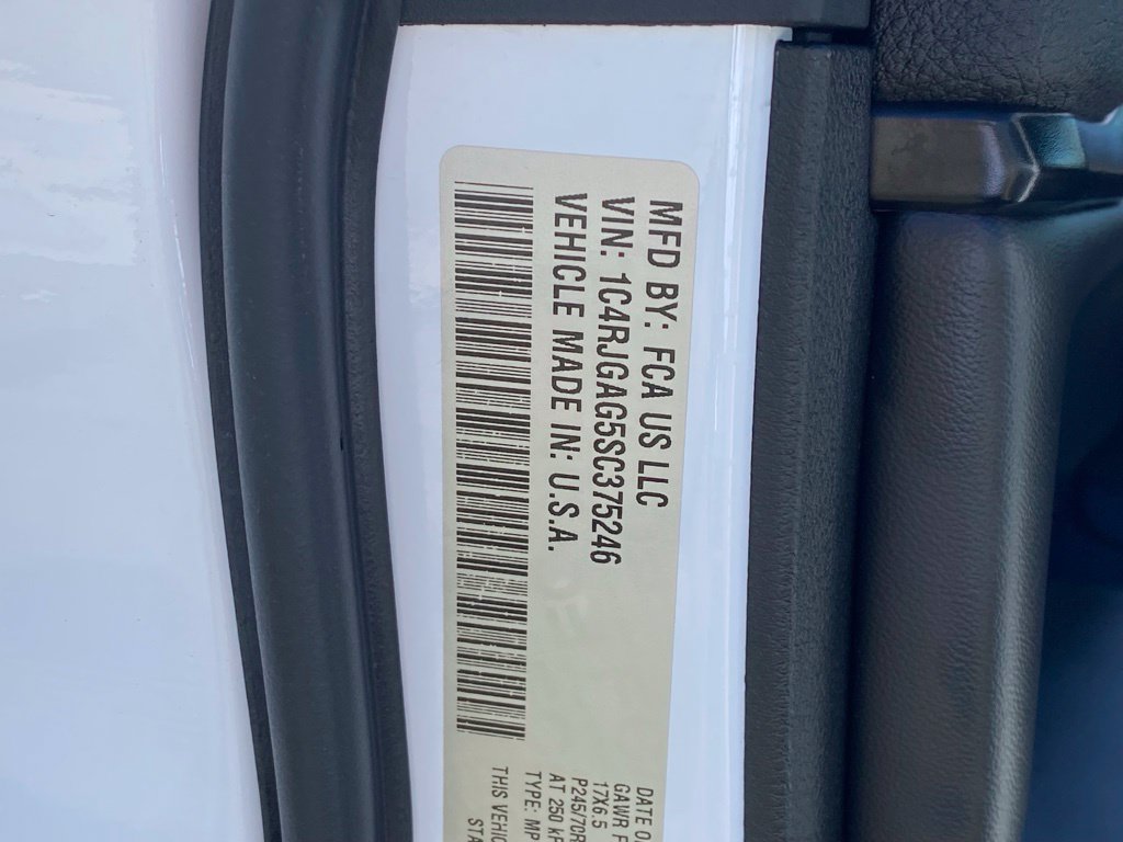 Used 2025 Jeep Grand Cherokee Laredo w/ MOPAR Finishing Package RWD image 16